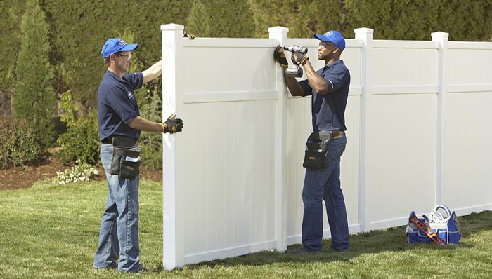 How to Hire a Bracknell Fence Contractors